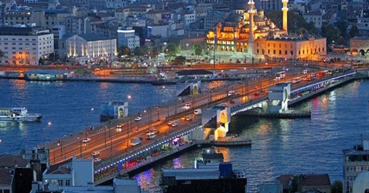Galata Köprüsü Istanbul, Construit sur la Corne d’Or